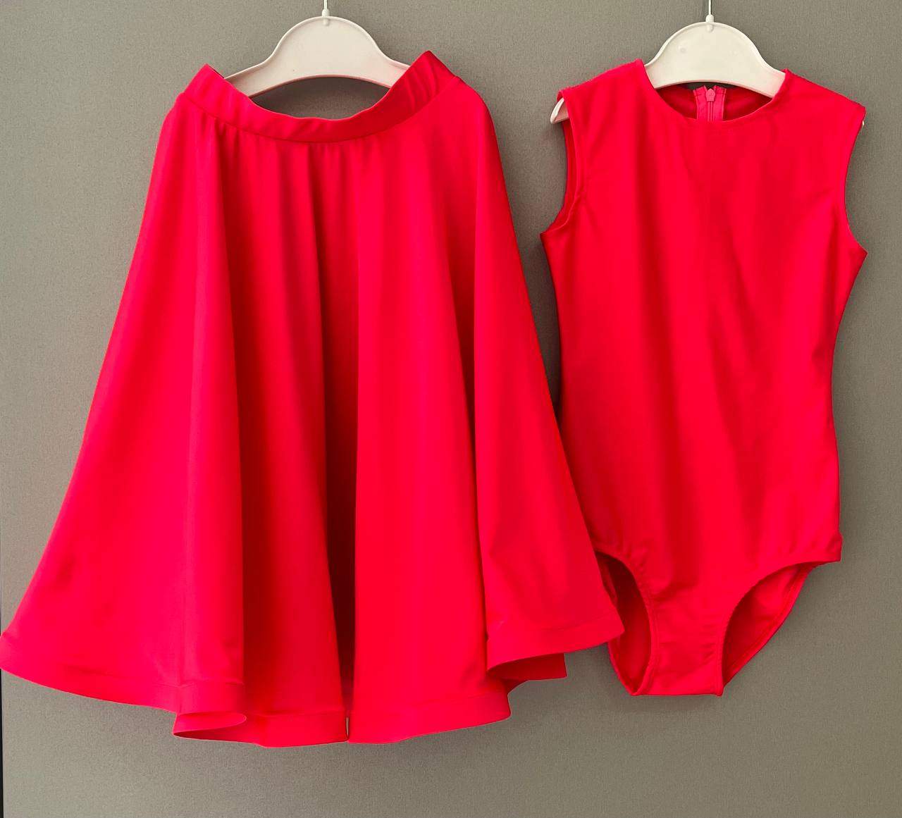 photo_kupalnik_s_yubkoy_tantsuyushchie_reytingovyy_bez_rukava_