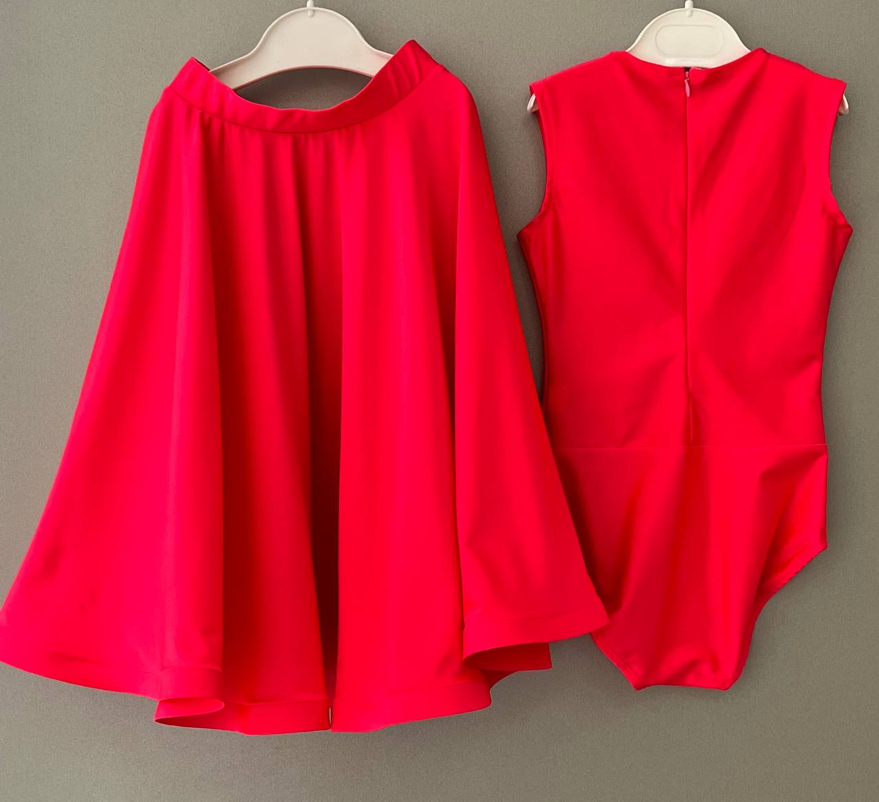 photo_kupalnik_s_yubkoy_tantsuyushchie_reytingovyy_bez_rukava_